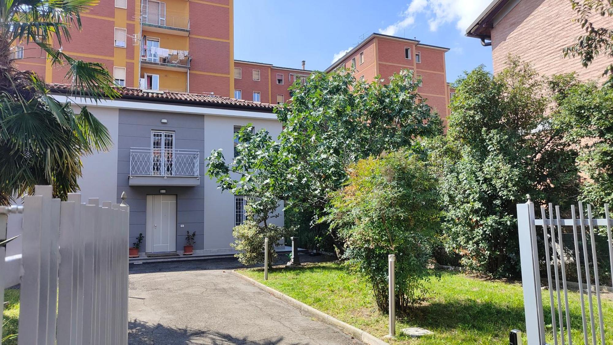 Grigio Perla Panigale, Villetta Con Giardino E Parcheggio Privato Fino A Tre Posti Auto - Un Oasi Di Tranqullita Болоня Екстериор снимка